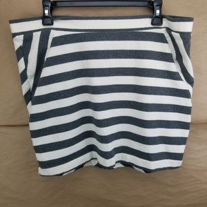 Gray White Gap Mini Skirt SZ L